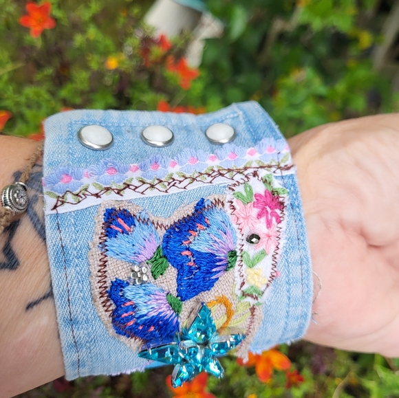 Frida Khalo Boho Cuff Bracelet - Picture 6 of 11